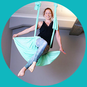 ÜberGlücklich - Kurs - Aerial Yoga Akrobatik